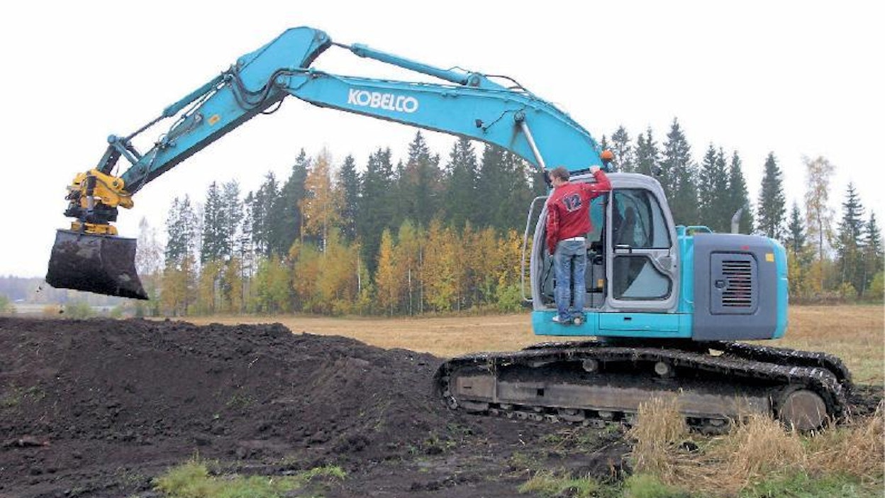 Kurikassa järjestetyssä Rotoset-kauhanpyörittäjien esittelytilaisuudessa Rotoset 23 oli asennettu Kobelcon varusteeksi. Halukkaat pääsivät kokeilemaan laitetta myös itse.