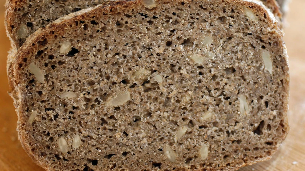 Täysjyväisyys tarkoittaa yksinkertaisesti sitä, että mitään siemenen kolmesta osasta eli leseitä, alkiota ja siemenvalkuaista, ei ole poistettu. Täysjyvätuotteita voivat siis olla kaikki viljatuotteet.