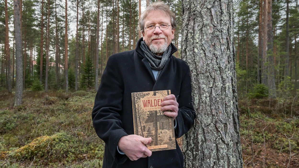 ”Olen lukenut Thoreaun kirjan useita kertoja, palaan siihen säännöllisesti", Antti-Jussi Oikarinen sanoo.
