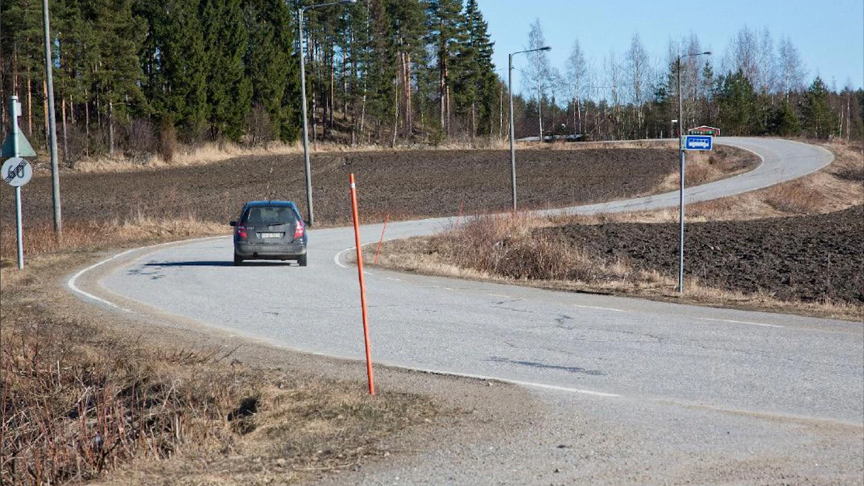 Autoilijan kustannukset kasvavat 250-400 euroa vuodessa, arvioi Autoliitto. Markku Vuorikari