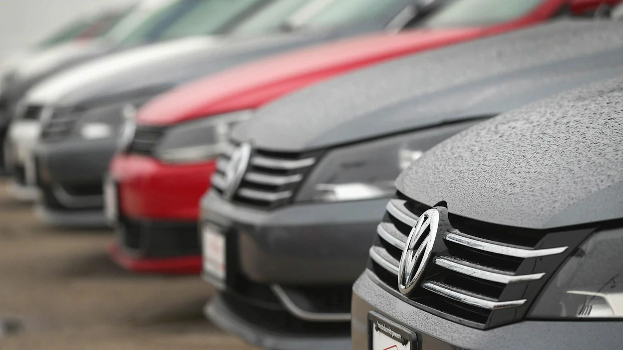 Tulevaisuuden Volkswagen Passateissa on tarjolla vain automaattivaihteisto. Kuva on vuodelta 2015. LEHTIKUVA/AFP