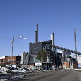 Sappin Kirkniemen paperitehtaalla työskentelee 550 ihmistä. Tehdas tuottaa vuosittain 750 000 tonnia aikakauslehtipaperia.