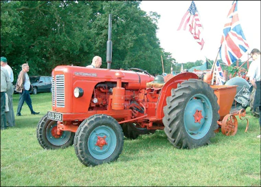 David Brown 900 -traktoria valmistettiin vuosina 1956–58, David Brown Tractors Ltd., Meltham, Englanti