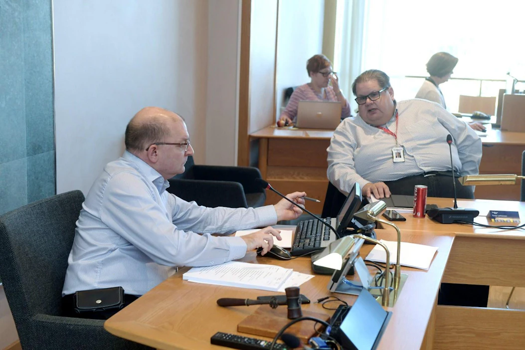Teollisuusliiton puheenjohtaja Riku Aalto ja varapuheenjohtaja Turja Lehtonen (oik.) liiton hallituksen kokouksessa tänään. LEHTIKUVA / VESA MOILANEN