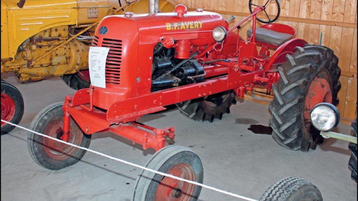B.F. Avery A -traktori, v. 1943–1951 B.F. Avery &amp; Sons Co. Louisville, Kentucky, Yhdysvallat