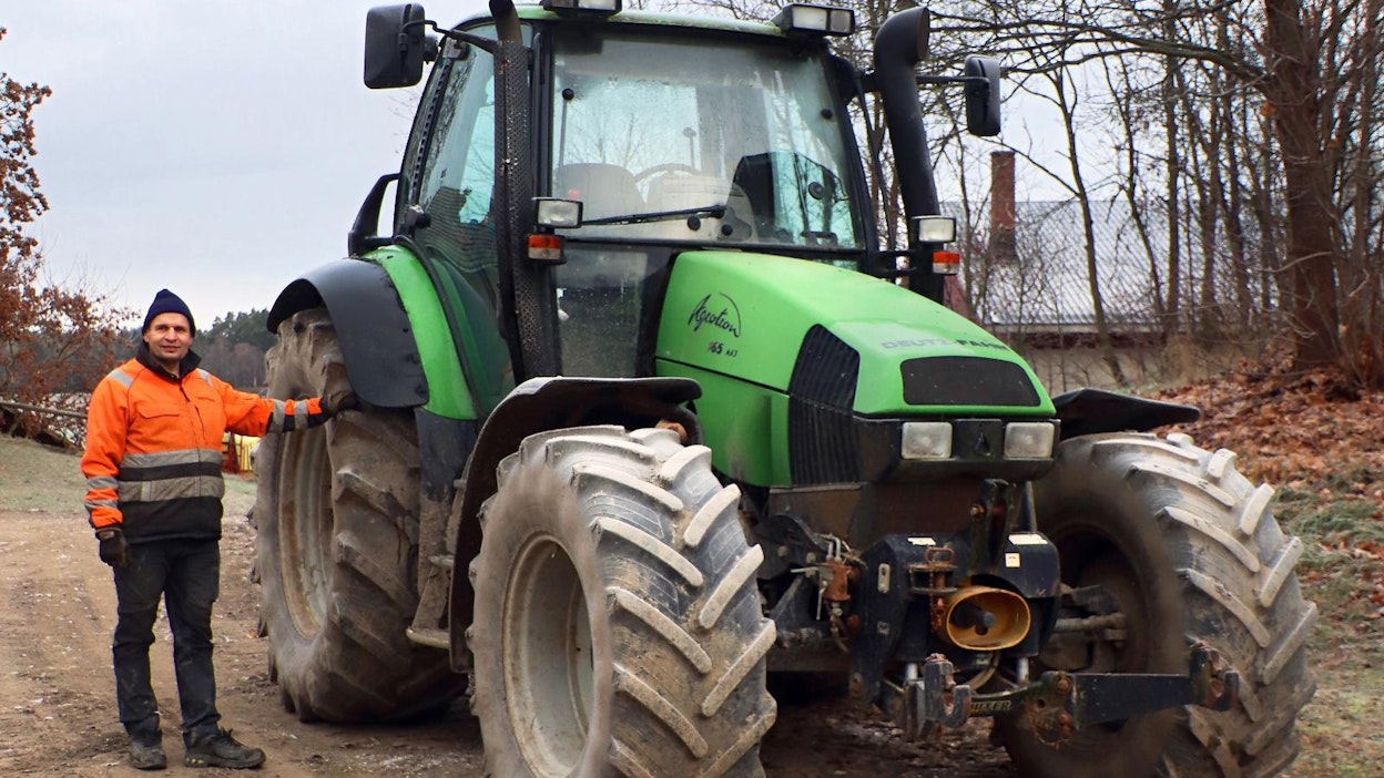 Kalle Vähä-Piikkiön tilalla on kuusi Deutz-traktoria, joista kaksi on Agrotron MK3 -mallistoa. Agrotron 165 MK3 on hankittu käytettynä vuonna 2007. Sen mittarissa on tällä hetkellä reilut 7 000 tuntia.