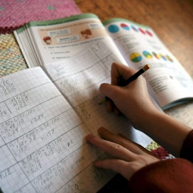 Tutkimustulosten perusteella matematiikan arvosanat heijastuvat itsetuntoon sekä tytöillä että pojilla.