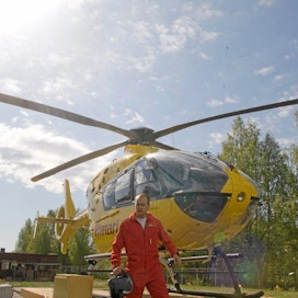 Lääkärihelikopterit tunnistaa keltaisesta väristä. Kuvan Itä-Suomen Ilmari-kopteri, jota lensi Mikko Dahlman, on jo korvattu isommalla.