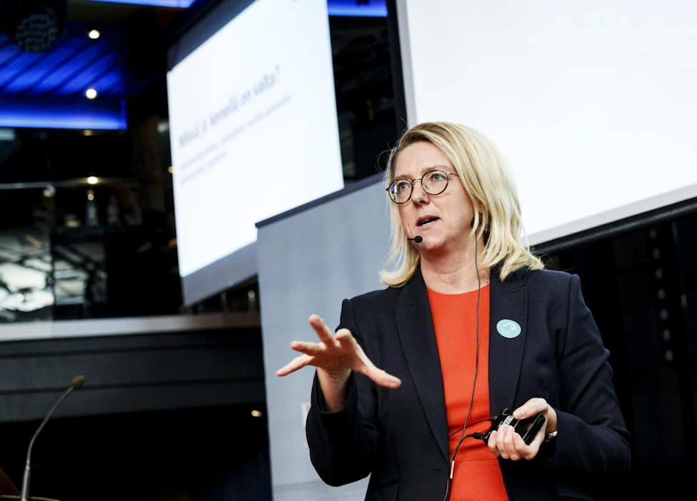 Evan katsauksen kirjoittanut Emilia Kullas huomauttaa, että 2010-luvulla naisjohtajien osuus on Suomessa aaltoillut, kun Ruotsissa se on noussut tasaisesti yli 10 prosenttiyksikköä. LEHTIKUVA / AFP