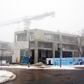 Vaikka asunnoista on erityisesti pääkaupunkiseudulla pulaa, ei ole takeita, että näin suurelle vyörylle uusia kalliita asuntoja löytyy yhtä aikaa ostajat, Timo Metsola pohtii.
