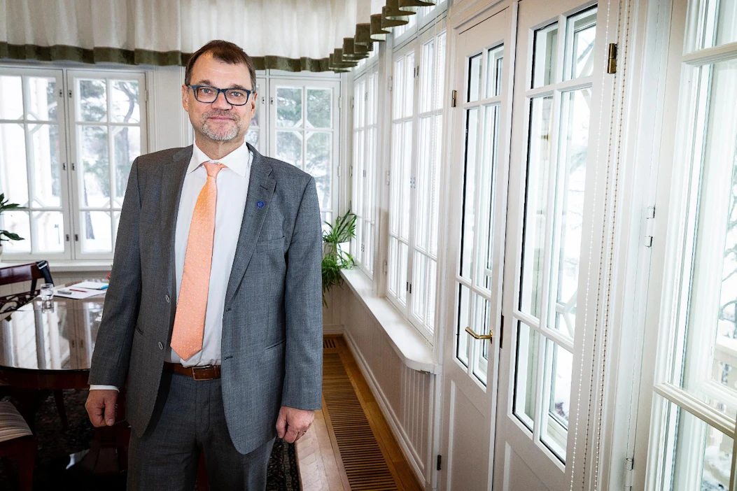 "Auton muuttaminen biokaasulla kulkevaksi on edullisin keino hankkia pienipäästöinen auto", Sipilä sanoo. Hän on valmis harkitsemaan hajautetun biokaasun jakeluverkoston tukea.