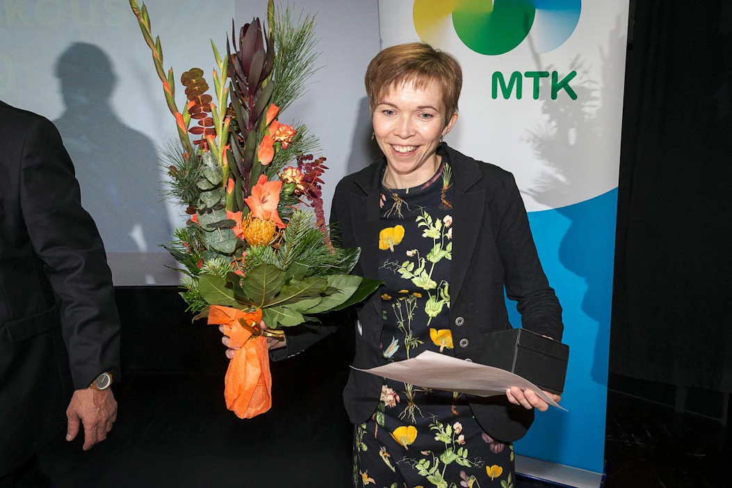 MTK:n metsävaltuuskunta palkitsi Annakaisa Heikkosen Vuoden Kymppinä keskiviikkona pidetyssä kokouksessaan Espoossa.