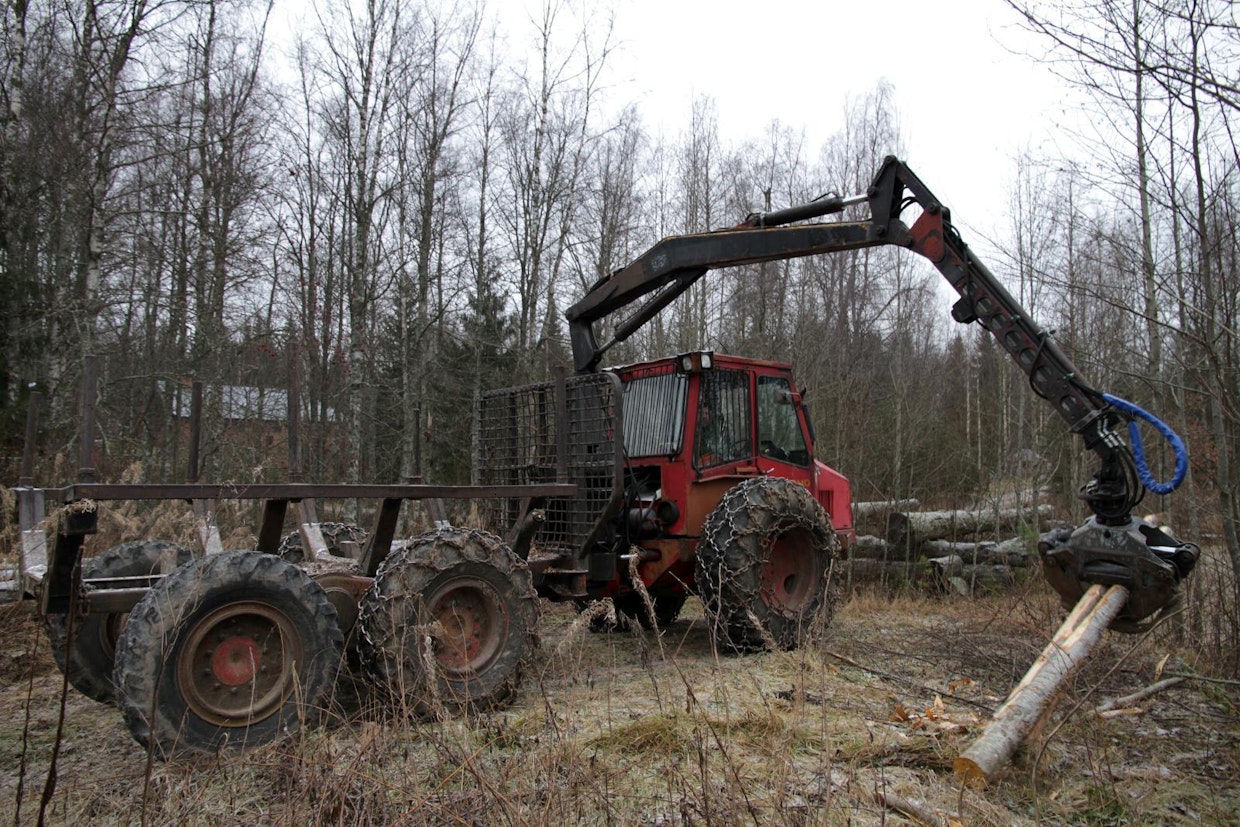 Lokomo 909:n esittely osui otolliseen maaperään vuonna 1973. Tämä metsäkone toi keveyttä harvennusmetsien korjuuseen. Lokomo 909 ja 925 on esitelty tarkemmin Koneviestin Kannokon Klassikot -sarjassa (KV 2/2015 ja 3/2011, lehdet ovat luettavissa KV:n sähköisessä arkistossa).