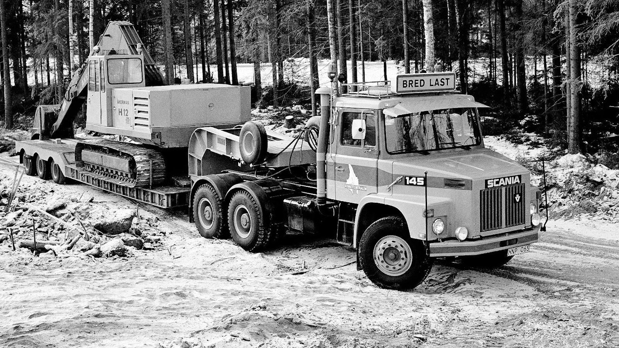 Raskaisiin vetotehtäviin tarkoitettua LT145- mallia valmistettiin vuosien 1975–1976 välillä. Kun Scania siirtyi 0-sarjasta 1-sarjaan, LT145:n seuraajaksi tuli LT146. Yhteensä näitä malleja valmistui vain hieman yli 400 kappaletta vuoteen 1980 mennessä.