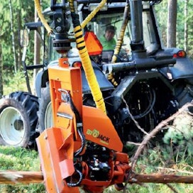 Biojack 300 Harvester on uusi kevyt hakkuupäämalli, joka on tarkoitettu asennettavaksi maataloustraktoreihin. Valmistajan testiyrittäjä Anders Björkqvist on ajanut uutuuden testiajot, ensimmäinen nollasarja malli esitellään Metkossa.
