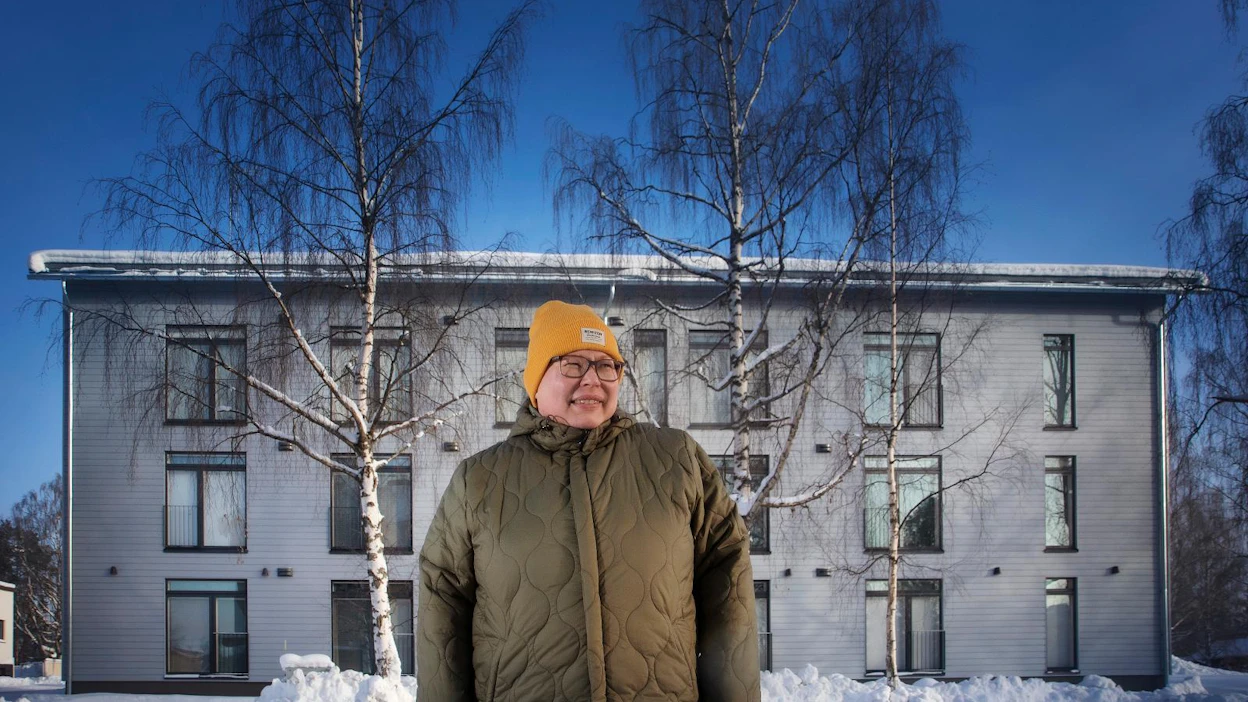 Nurmeksen kaupunki on päättänyt rakentaa tällaisen samanlaisen puukerrostalon asuntolakäyttöön, kertoo opettaja Anumari Suhonen tyytyväisenä.