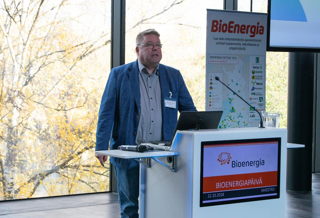 Professori Jukka Konttinen arvioi Tampereen bioenergiapäivillä viime viikolla bioenergiakriittisten lausuntojen olevan usein yksipuolisia.