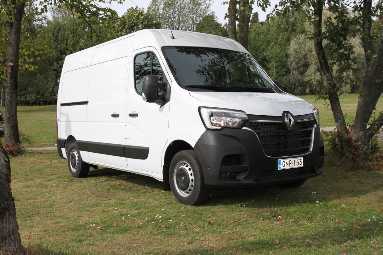 Renault Masterin ilme on nyt aiempaa vahvempi. Moottoreiden tehot ovat kasvaneet ja tehokkain versio kehittää 180 hv tehon ja 400 Nm vääntömomentin. Parhaimmillaan polttoaineenkulutus on pudonnut litran verran sadalla.