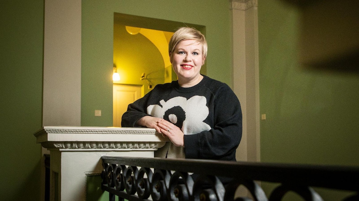 Korona muuttaa olemisemme ja osallistumisen tapoja. Tästä ajasta saattaa jäädä pysyvä jälki meihin jokaiseen, myös yhteisöihin, kirjoittaa Annika Saarikko kolumnissaan.