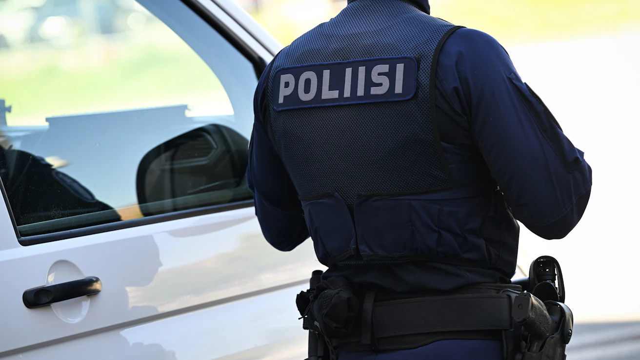 Poliisi etsii rekkaa ja sen kuljettajaa. EMMI KORHONEN / LEHTIKUVA.