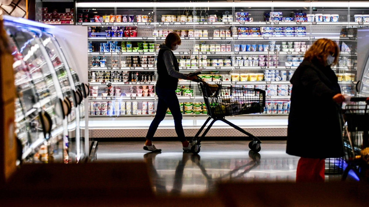 Erityisesti inflaatiota kiihdytti marraskuussa energian hinnannousu reilulla kolmanneksella vuoden takaisiin lukuihin verrattuna, kertoo Eurostat. Myös ruuan, alkoholin ja tupakan hinnat ovat nousseet lähes 14 prosenttia.