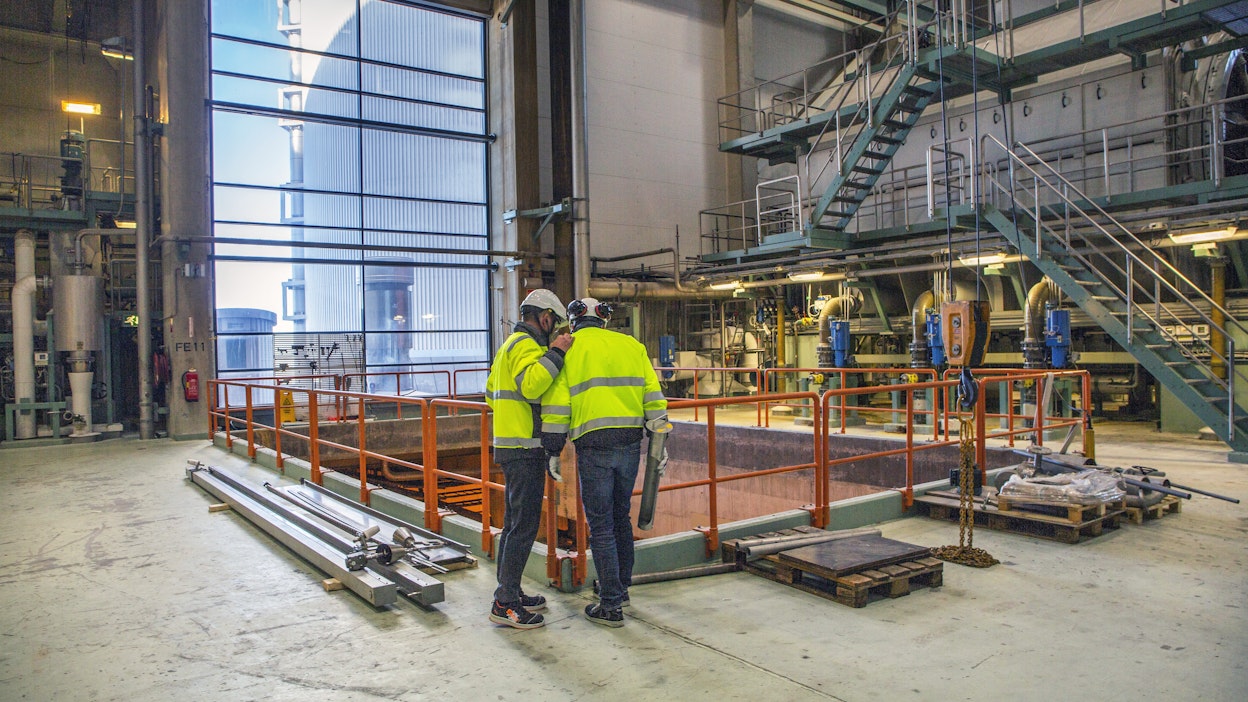Heikko euro parantaa dollarialueelle vievän suomalaisen metsäteollisuuden kilpailukykyä. Kuva Metsä Fibren Joutsenon sellutehtaalta.