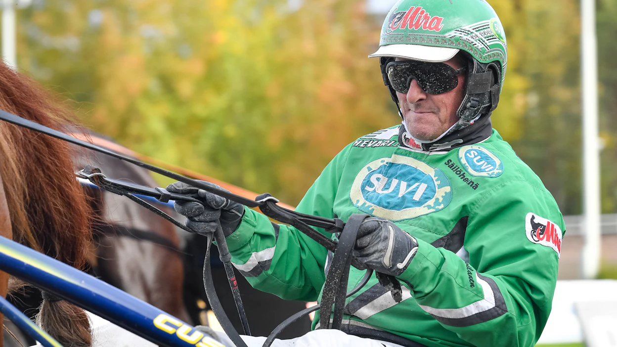 Lappeenrannasta lähtöisin oleva Ari Moilanen on ajanut urallaan 7922 voittoa, joista 2000 Vermossa. Moilasen kotipaikka on Vihti, eli Vermo on hänen kotiratansa.