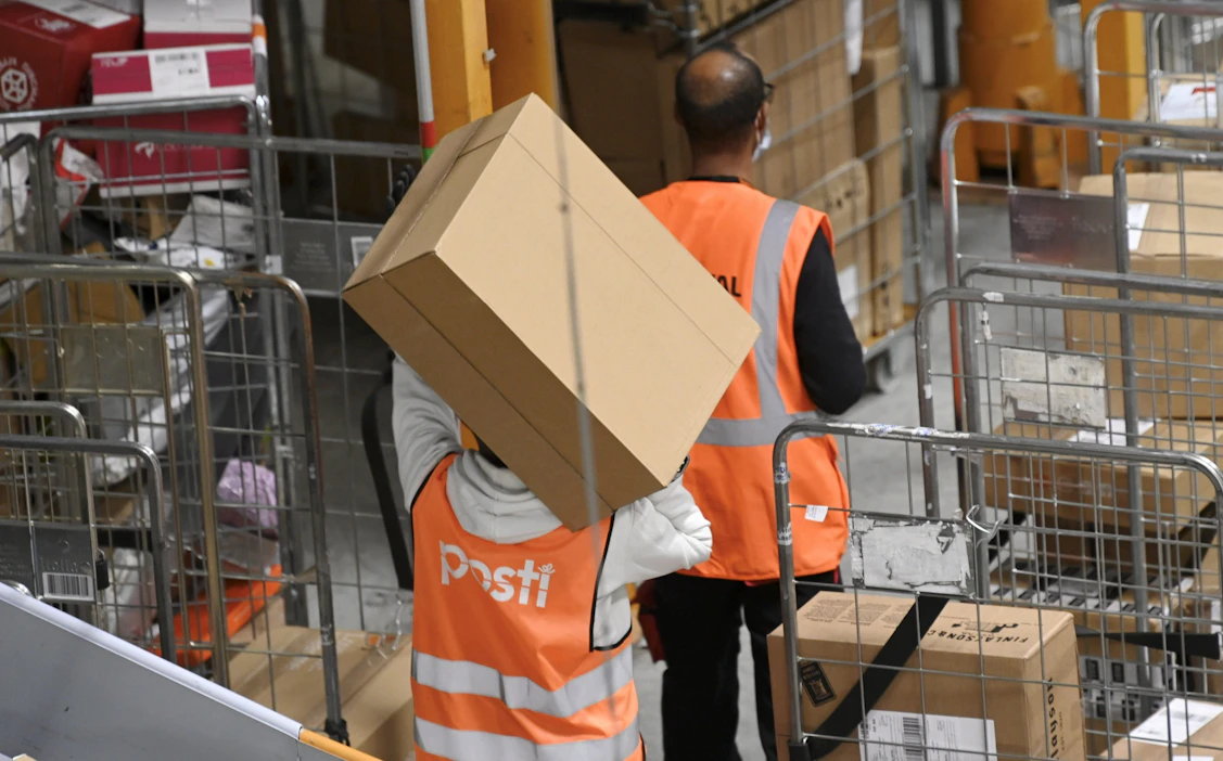 Eduskuntavaalit tukivat osaltaan Postin toimintaa alkuvuonna. Toisaalta tulosta painoi kuljetusalan lakko, joka vaikutti erityisesti verkkokauppa-alaan. Kuvituskuva. LEHTIKUVA / Markku Ulander.