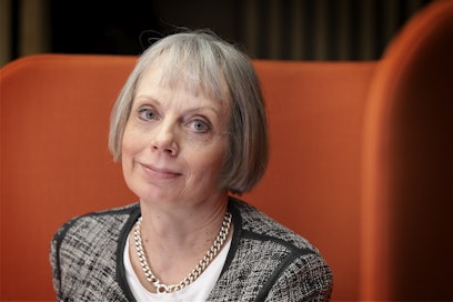 Biopohjaiset tuotteet tarjoavat keinon korvata fossiilisia tuotteita, sanoo Luonnonvarakeskuksen pääjohtaja Johanna Buchert.