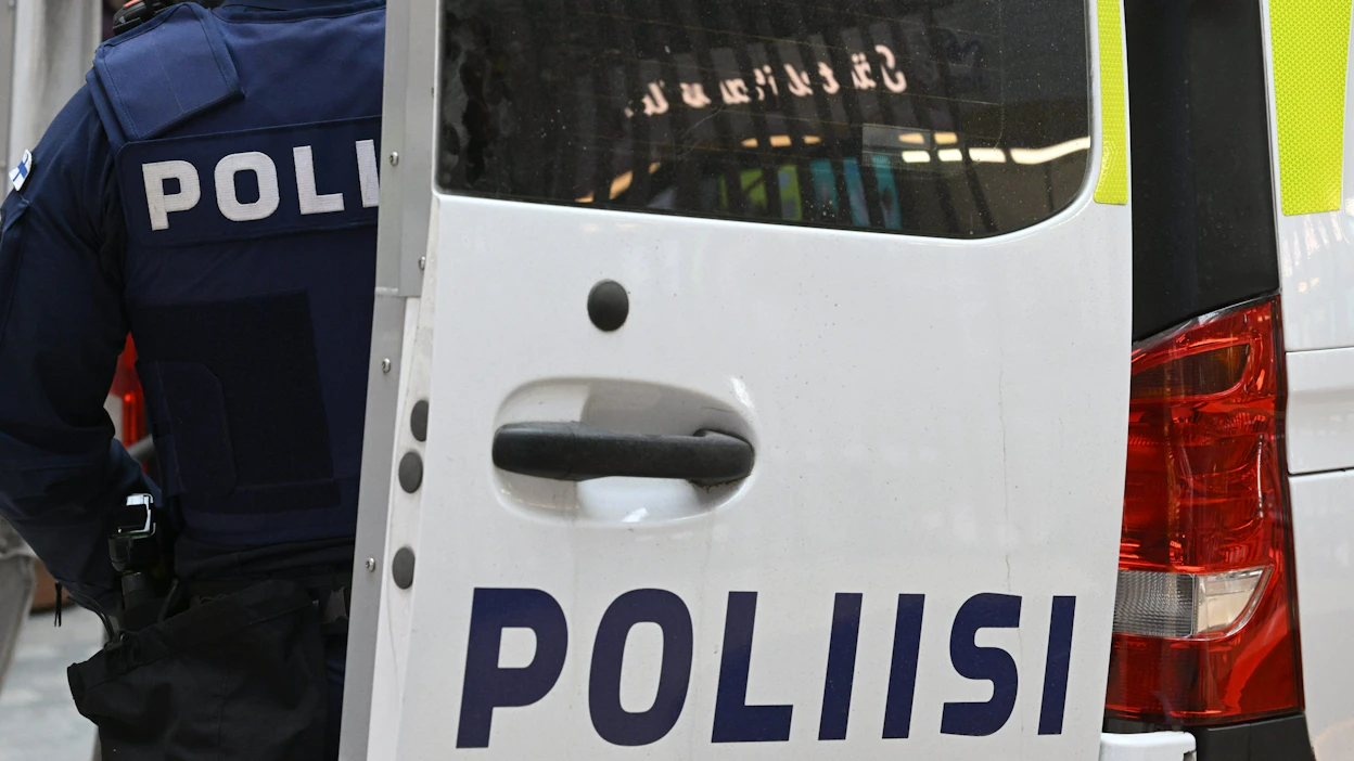Poliisi otti ampumisesta epäillyn miehen kiinni pian teon jälkeen. Tapausta tutkitaan murhana. LEHTIKUVA / Heikki Saukkomaa.