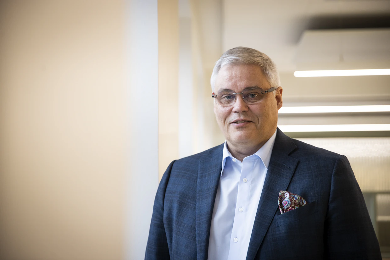 HK Foodsin toimitusjohtaja Juha Ruohola kertoo, että tuottajahinnoista voidaan tarvittaessa neuvotella vaikka viikon varoitusajalla.