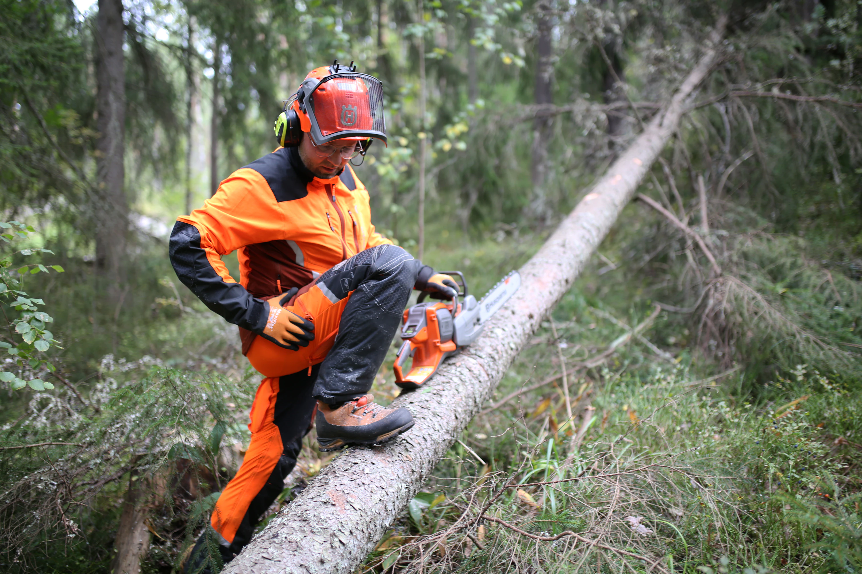 Rungon yli pitäisi mennä, riittääkö jousto? Husqvarna Technical Extreme.
