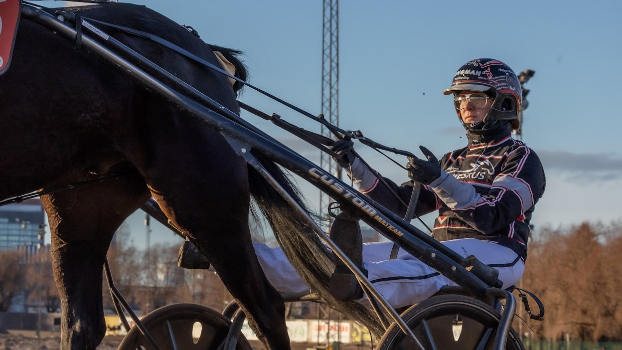 Mira Oksakarilla on parikin mielenkiintoista ajokkia Seinäjoen Toto5-kohteissa.