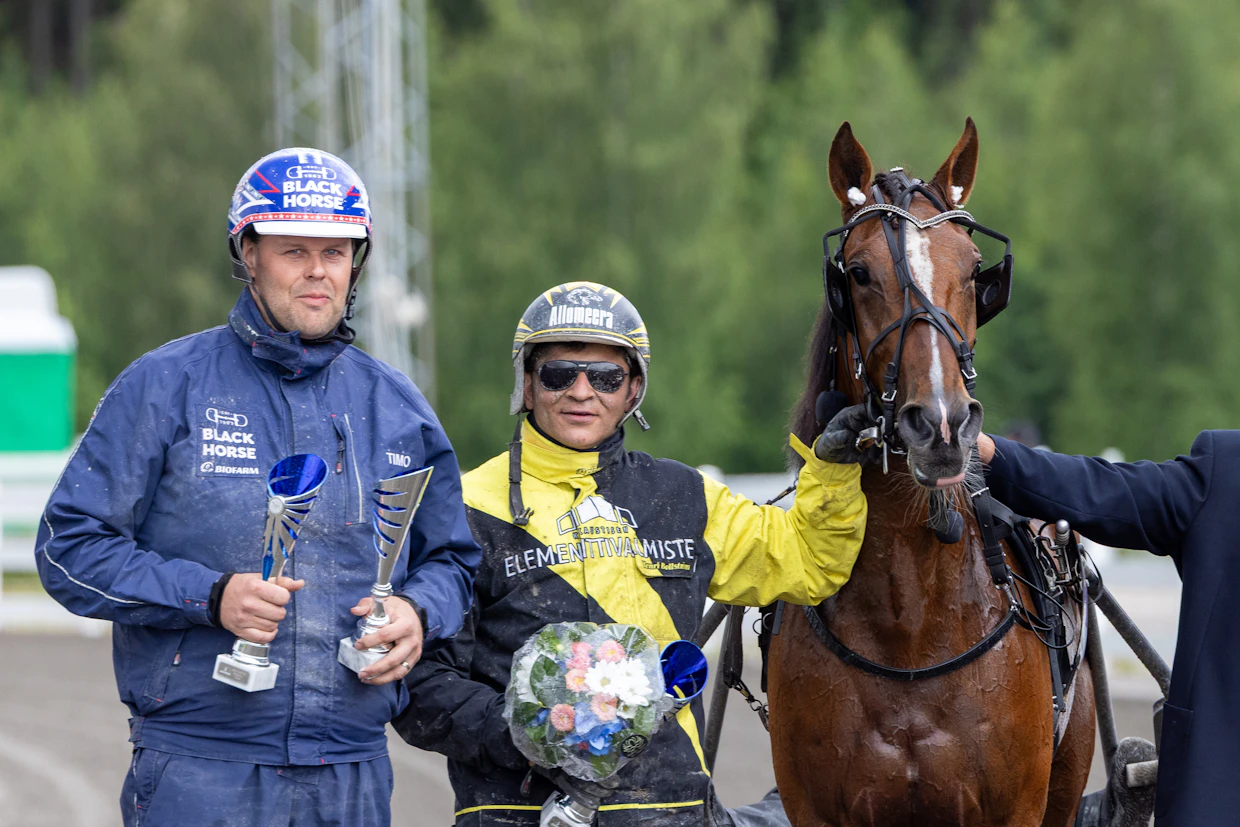 Juhlivatko Timo Korvenheimo ja Henri Bollström Nacho Webin kanssa myös lauantaina?