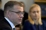 Pääministeri Petteri Orpo (kok.) ja ulkoministeri Elina Valtonen (kok.) eduskunnassa keskiviikkona. LEHTIKUVA / VESA MOILANEN. 
