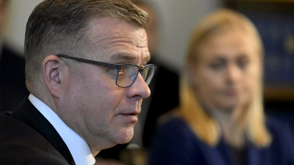 Pääministeri Petteri Orpo (kok.) ja ulkoministeri Elina Valtonen (kok.) eduskunnassa keskiviikkona. LEHTIKUVA / VESA MOILANEN.
