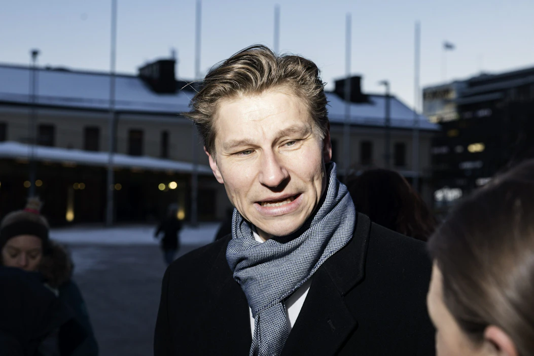 Puolustusministeri Antti Häkkäsen (kok.) mukaan Suomessa mm. yleinen asevelvollisuus on pitänyt yllä kriisitietoisuutta.