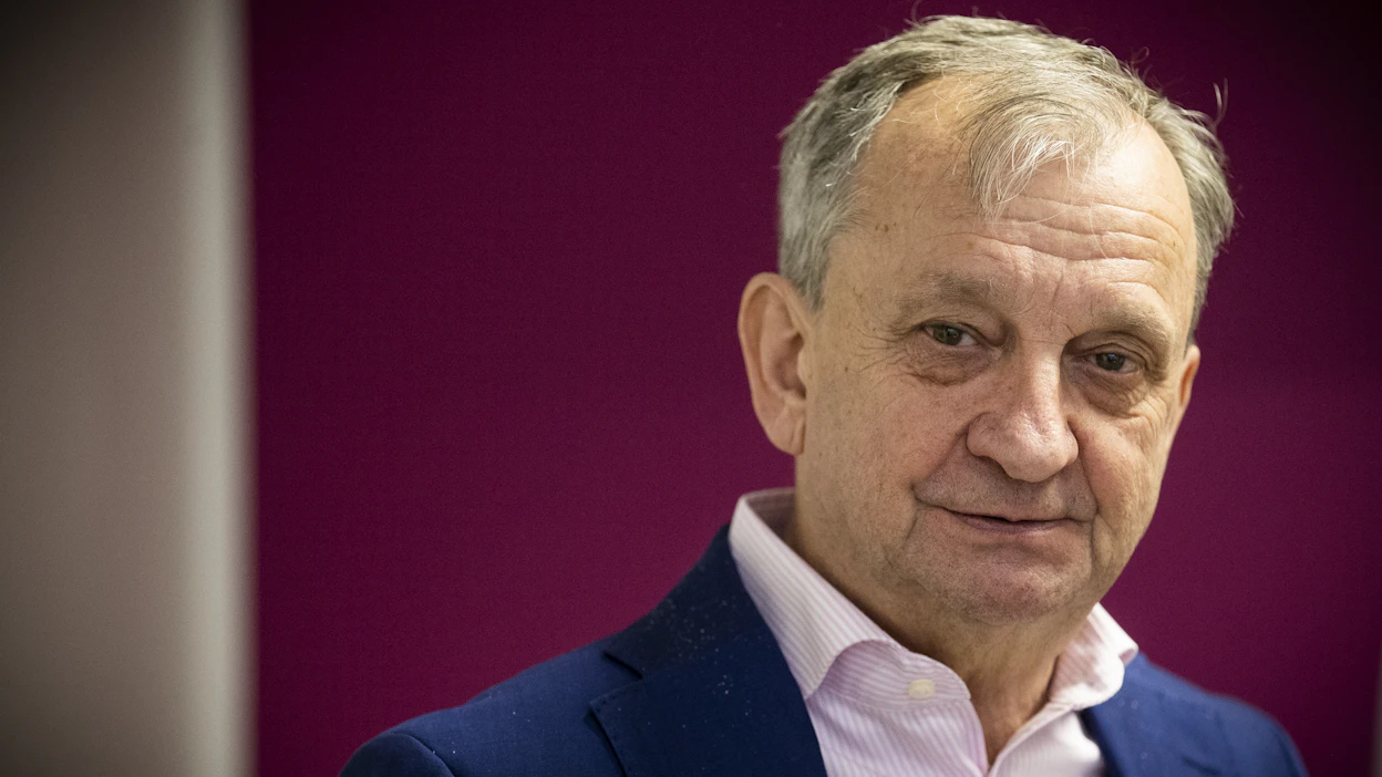 Kiitos, mutta ei kiitos. ”Liike Nyt haluaa olla aito vaihtoehto nykyiselle politiikalle”, vastasi Liike Nytin puoluejohtaja Harry Harkimo keskustan yhteistyökosiskeluihin.
