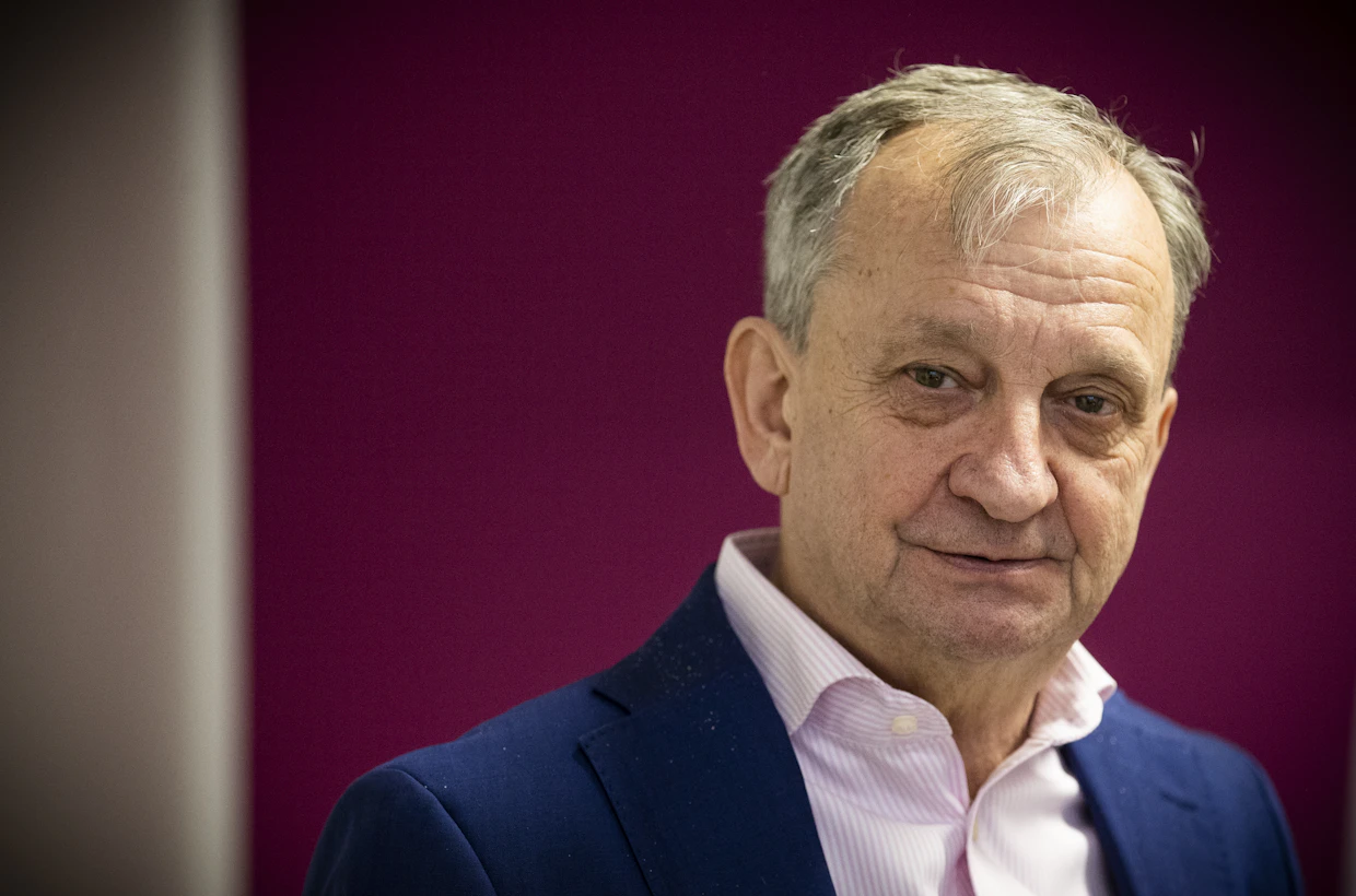 Harry Harkimo on sitä mieltä, että Ylen pitäisi pystyä parempaan pienemmällä budjetilla.