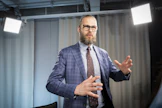 Budjettipäällikkö Mika Niemelä valtiovarainministeriöstä peräänkuuluttaa miljardiluokan uusia leikkauksia, jotta Suomen valtiontalous saataisiin tasapainoon.
