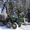 Talviteitä hyödynnetään siellä, minne metsäautotietä ei kannata rakentaa. Kuvituskuva.