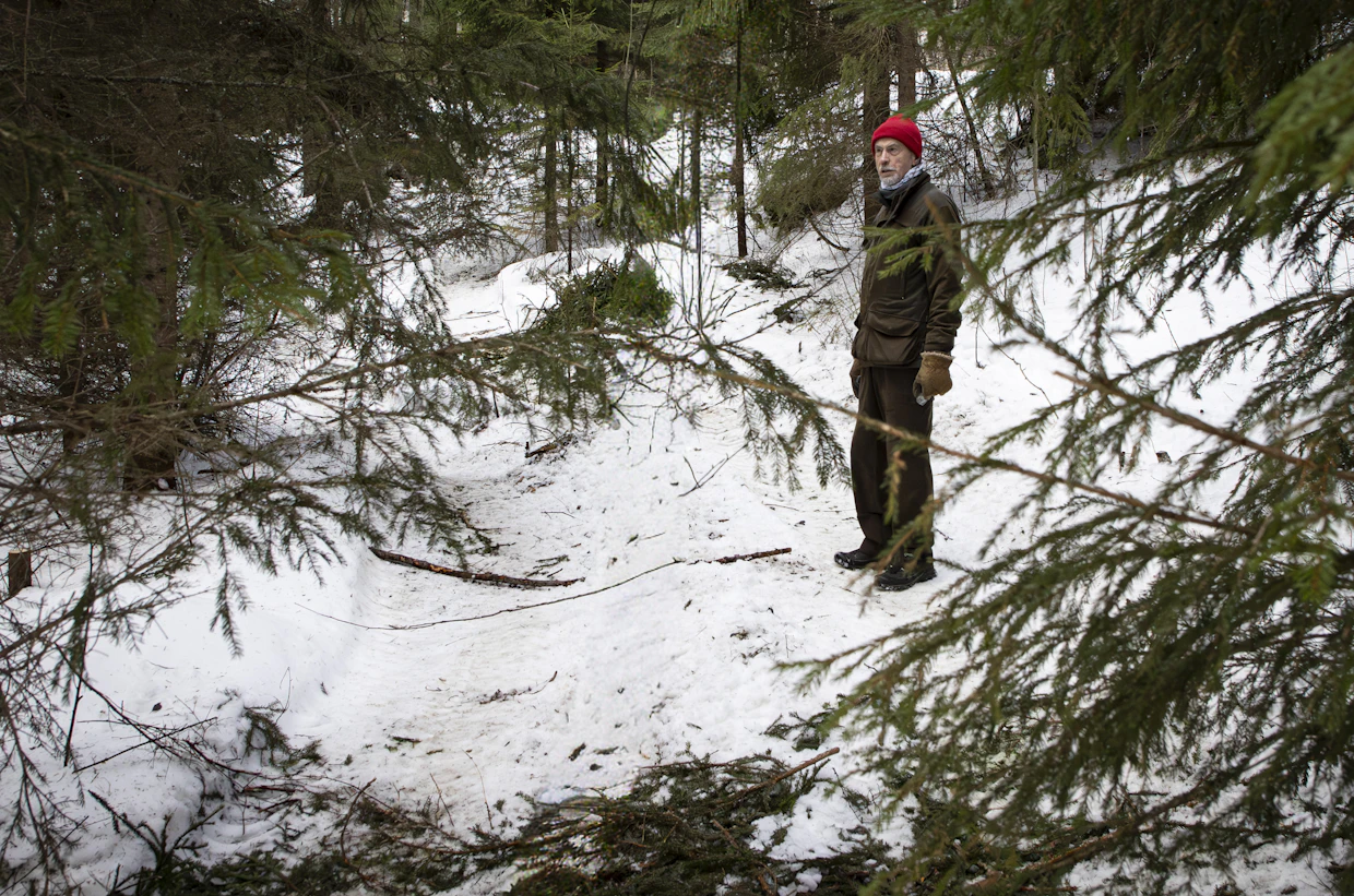 Jaakko Temmes on tyytyväinen työnjälkeen. Vähäluminen, pitkä pakkasjakso sopi harvennukseen hyvin.