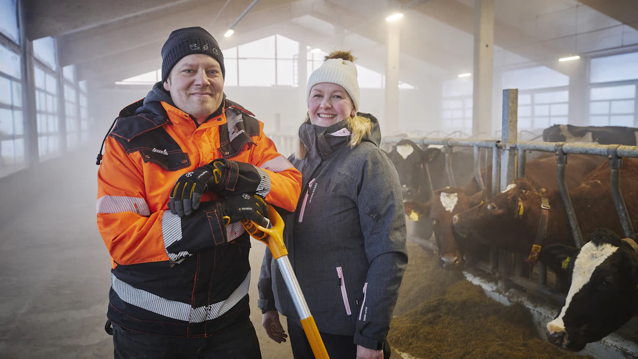 Kiuruvetiset maidontuottajat Veli-Matti ja Merja Repka odottavat innolla biokaasulaitoksen käynnistymistä ja sen tuomia hyötyjä.
