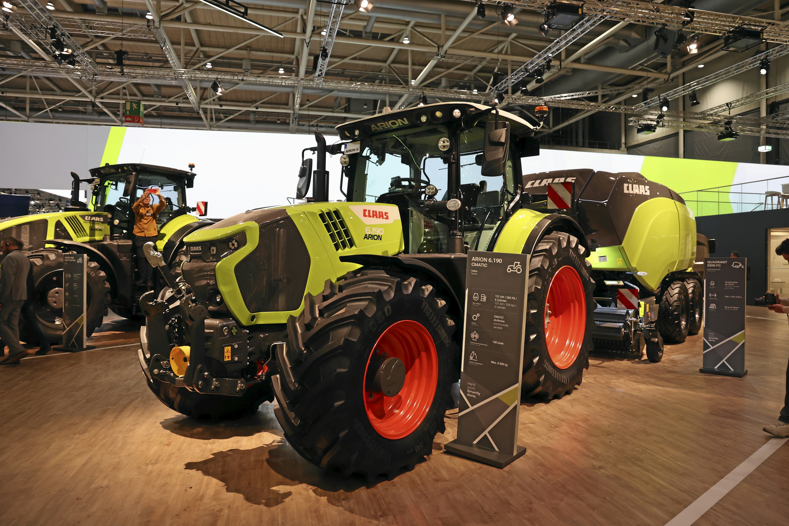 Claas valmistaa muutaman sadan kappaleen erikoiserän 660 Cmatic -mallia, joka on uudelleenbrändätty Arion 6.190 -traktoriksi. Kone on varustettu Claasin uuden muotoilukielen mukaisella konepeitolla. Maksimitehoa portaattomalla voimansiirrolla varustettu traktori tuottaa lisätehon kanssa 205 hevosvoimaa.