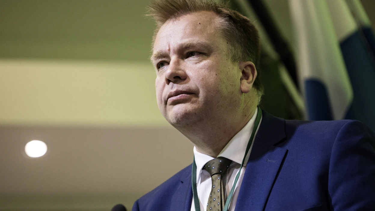 Keskustan puheenjohtaja Antti Kaikkonen kritisoi puheessaan muun muassa hallituksen puoliväliriihen veropäätöksiä. Arkistokuva. LEHTIKUVA / Roni Rekomaa.
