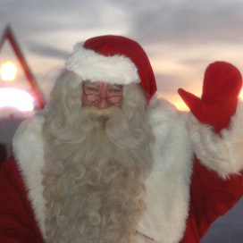 Joulupukki haluaa järjestää tänä vuonna yllätyksen muorille Kauhavan Alakylässä.