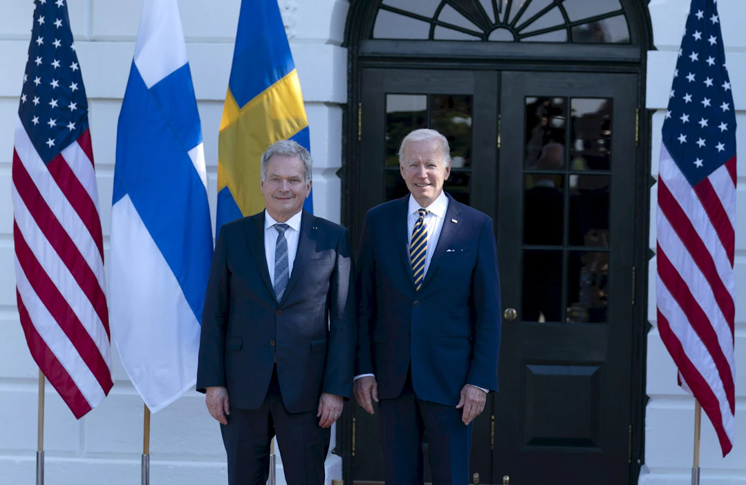 Presidentti Niinistö isännöi tässä kuussa Bidenin vierailun Suomeen. Kuvassa Niinistö ja Biden Washingtonissa viime vuoden toukokuussa. LEHTIKUVA / JOSE LUIS MAGANA.
