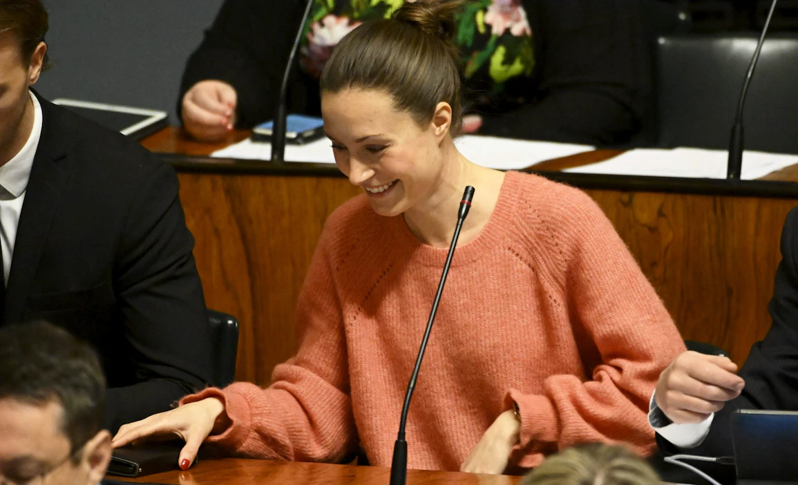 Pääministeri Sanna Marin eduskunnan täysistunnossa Helsingissä 21. joulukuuta. LEHTIKUVA / VESA MOILANEN.