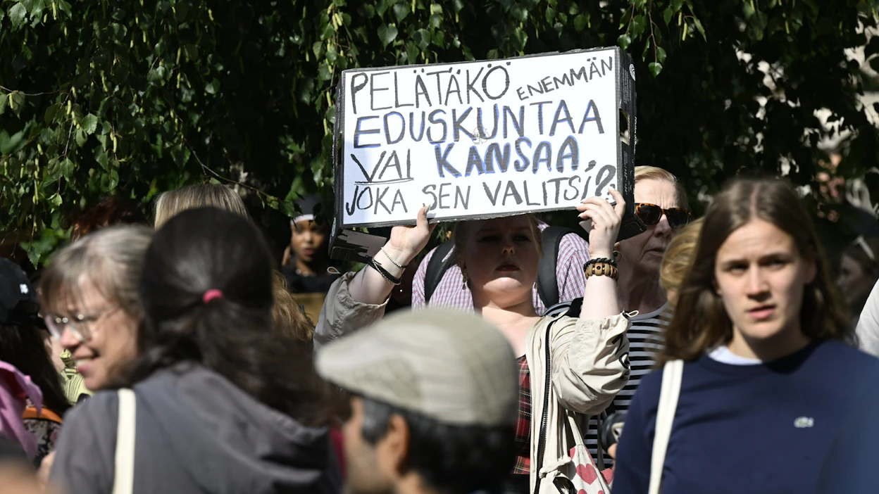 HS:n kyselyssä lähes puolet vastaajista ei hyväksynyt minkäänlaista rasismia. LEHTIKUVA / EMMI KORHONEN .