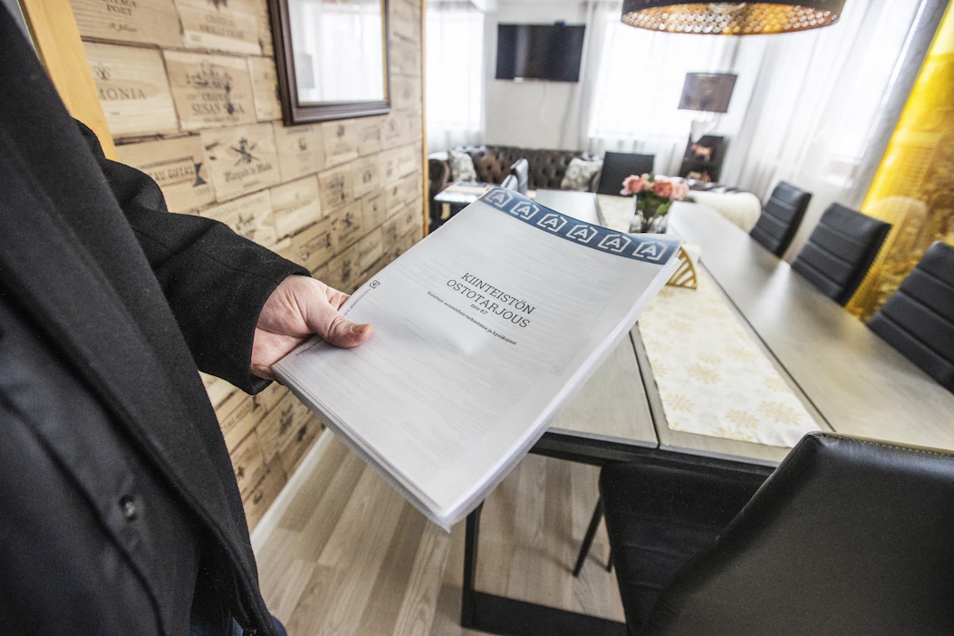 Tilastokeskuksen ennakkotietojen mukaan vanhojen osakeasuntojen hinnat laskivat koko maassa kaksi prosenttia marraskuussa 2025 verrattuna vuotta aiempaan. Arkistokuva.